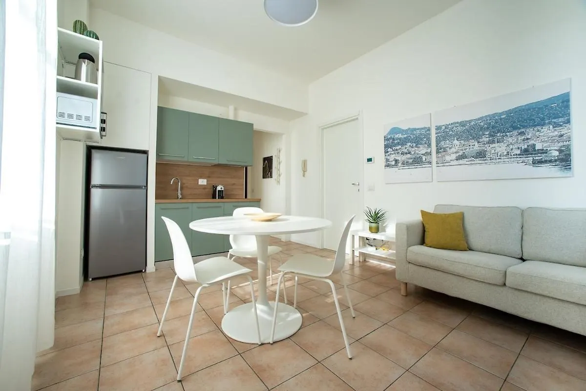 Levante -Walking Distance To Center- Free Onsite Parking Como 0*,
