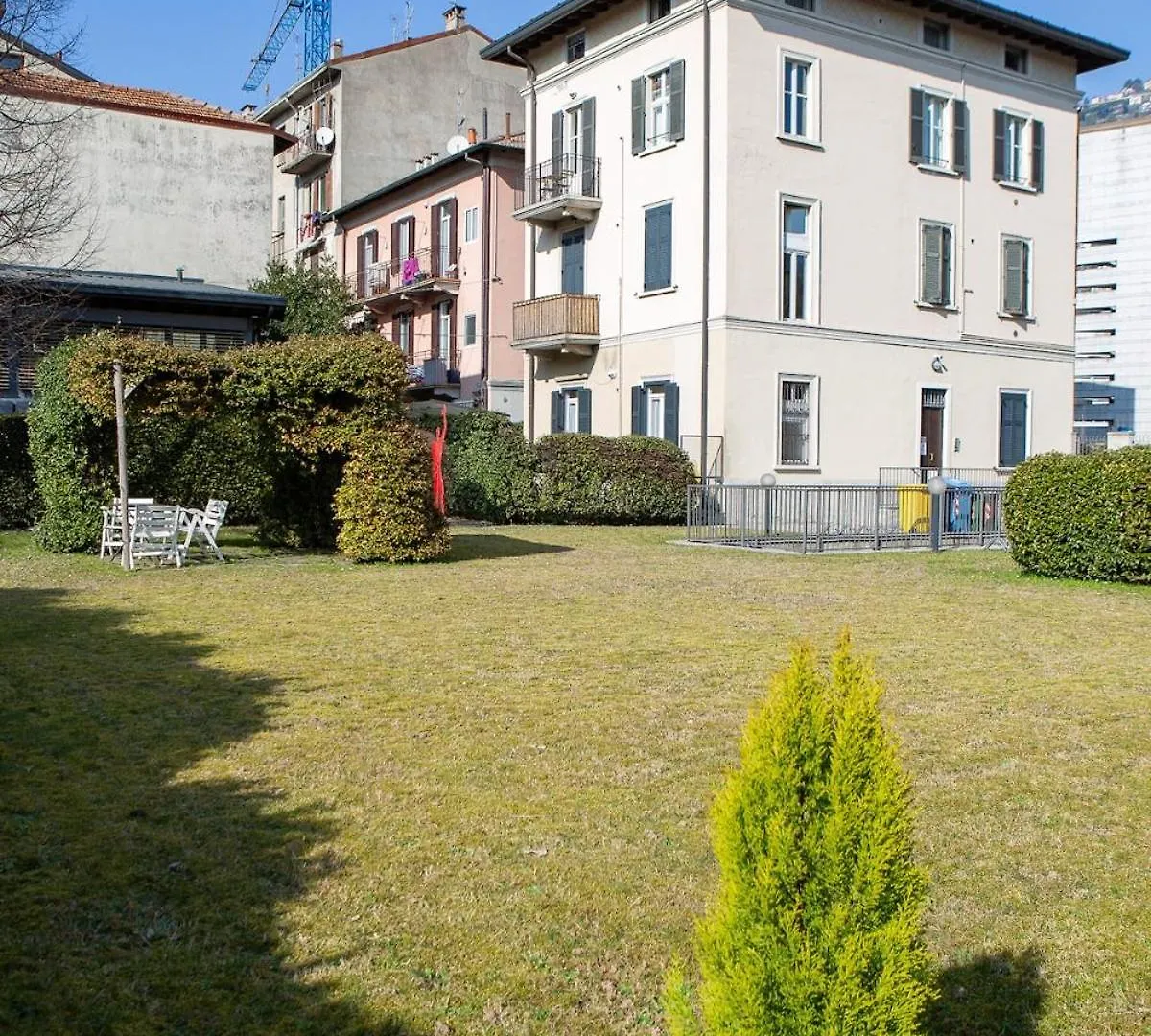 Levante -Walking Distance To Center- Free Onsite Parking Como 0*,  Italy