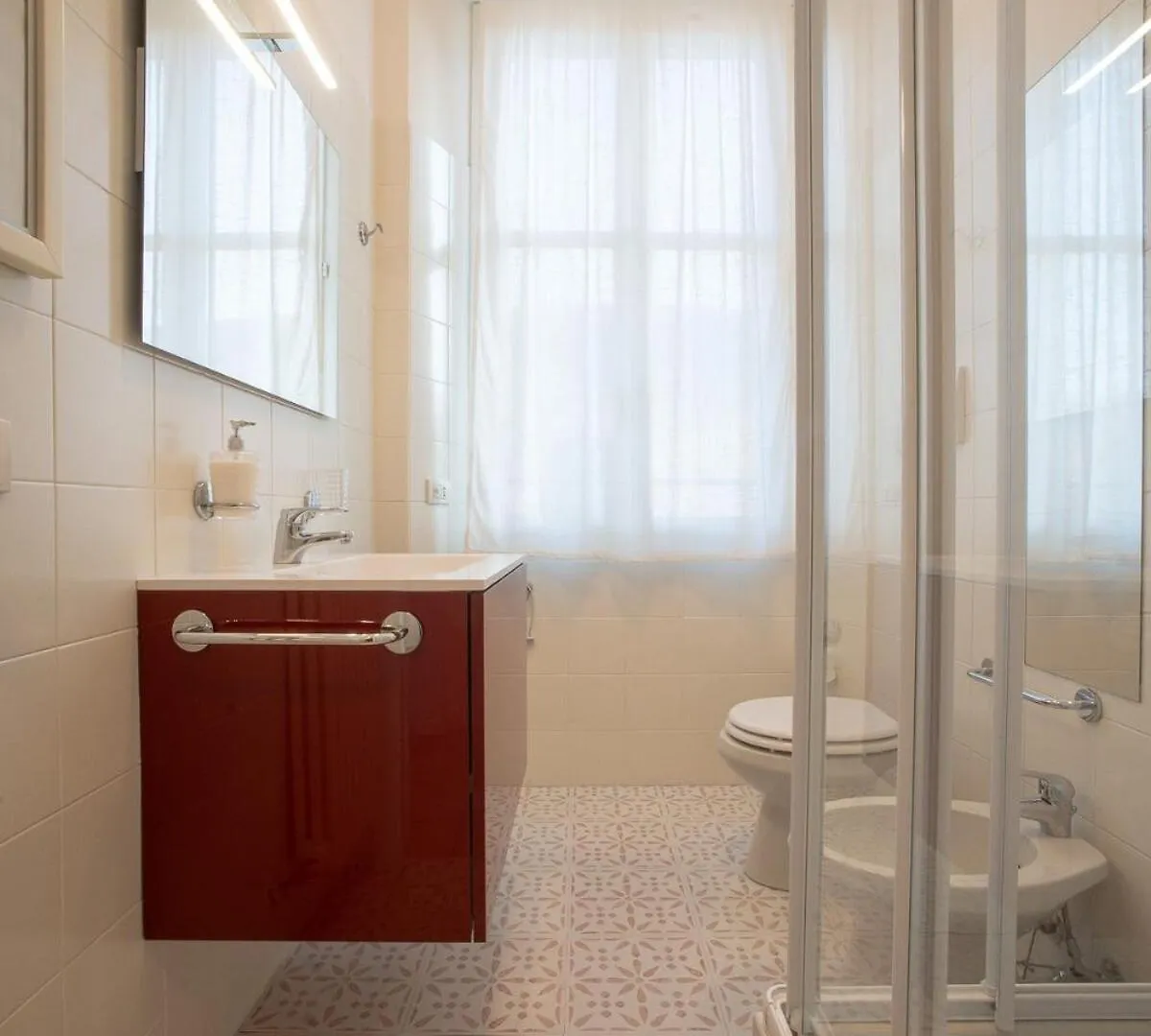 Levante -Walking Distance To Center- Free Onsite Parking Como Apartment