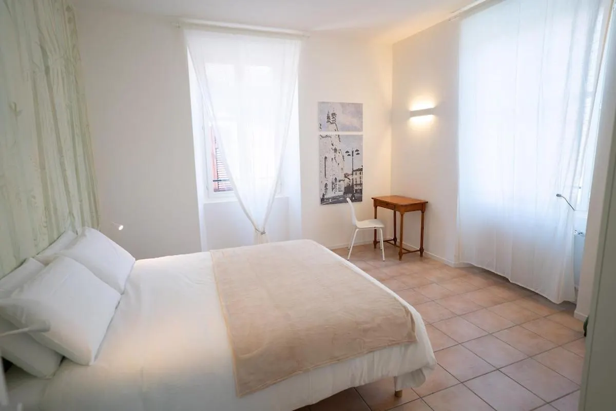 Apartment Levante -Walking Distance To Center- Free Onsite Parking Como